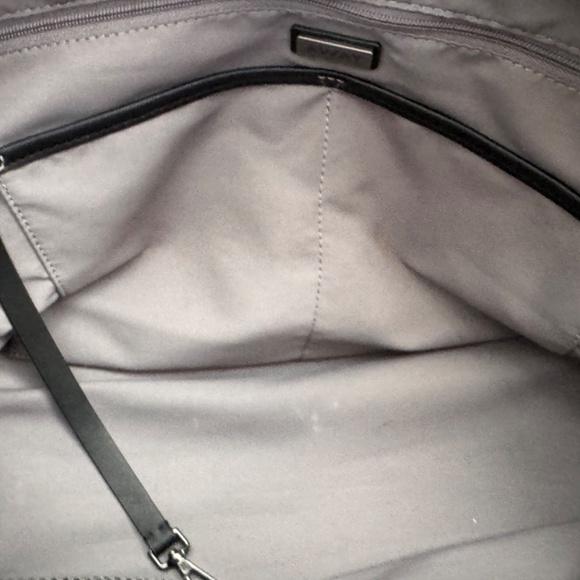 The Away Everywhere Bag in Navy Blue - Picture 6 of 11